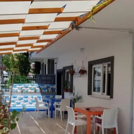 In - Kusadasi 21 2 Bedroom And Living فندق